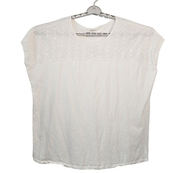 Torrid Womens Blouse Eyelet Lace Yoke 100% Cotton Relaxed Fit Cream Top Size 4 - Picture 2 of 5